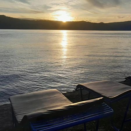 Hotel Barbara Tuk Tuk Ngoại thất bức ảnh